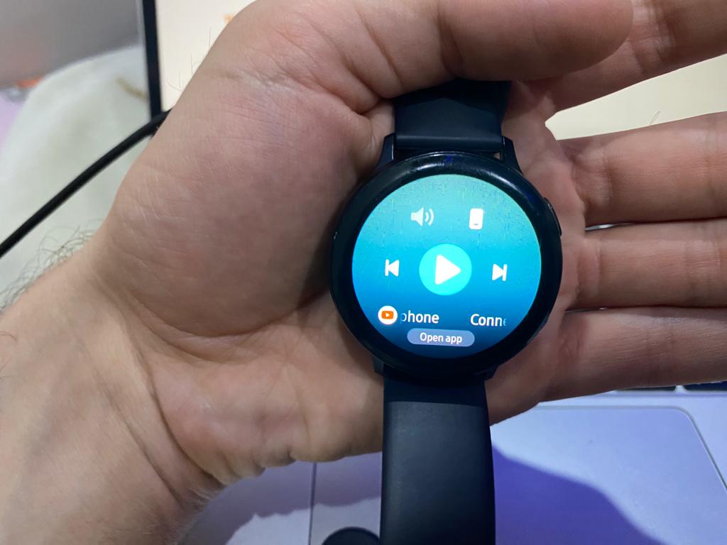 stream music on smartwatch