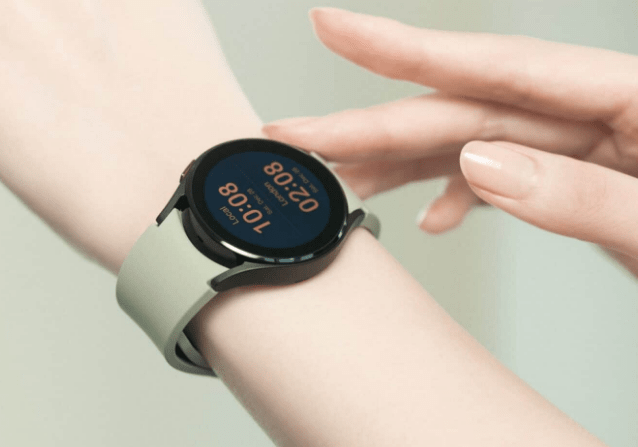 galaxy watch 4 and fitbit sense